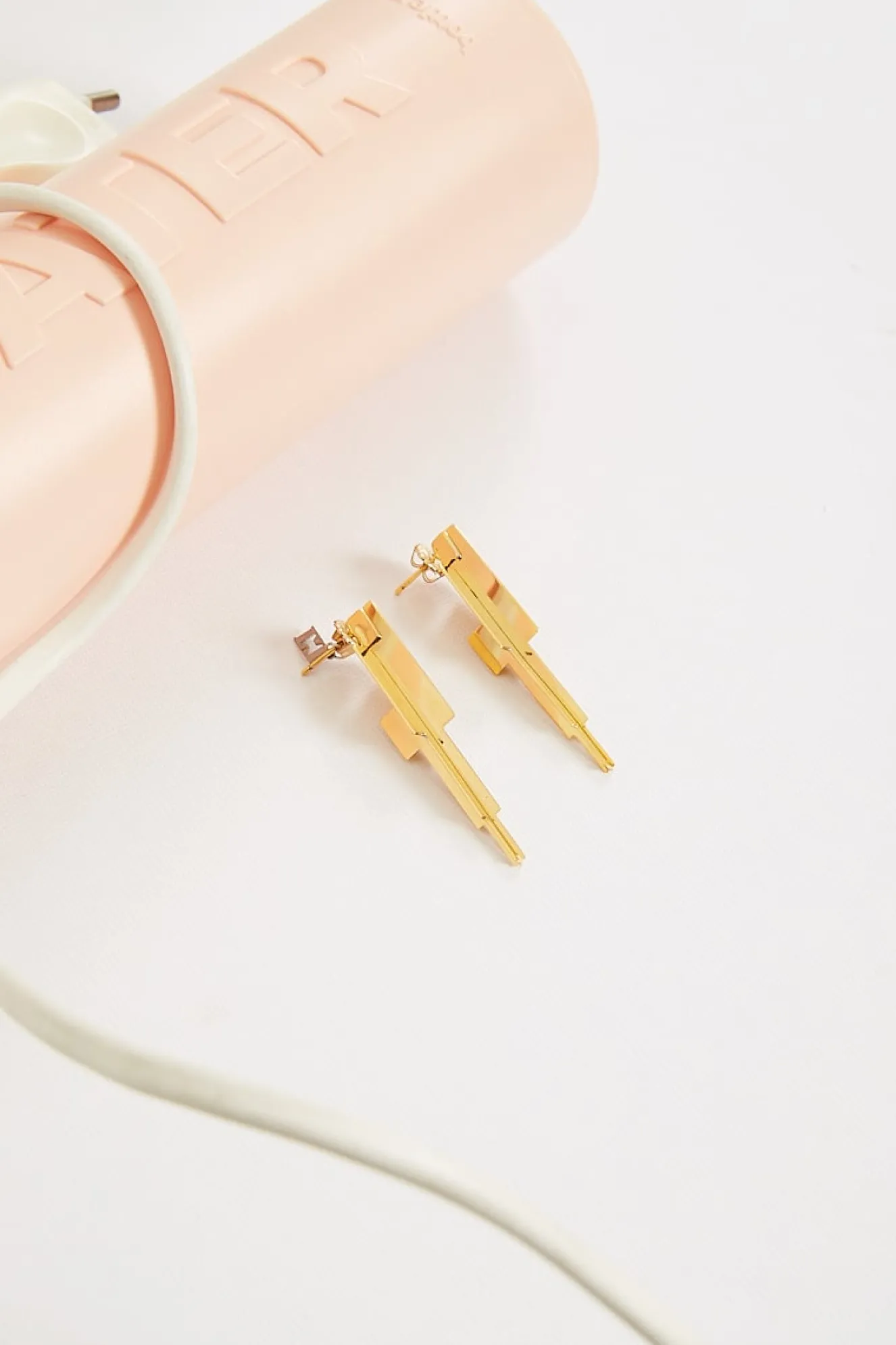 cross_icicle_k_earrings_1.webp Cross icicle 24k earrings