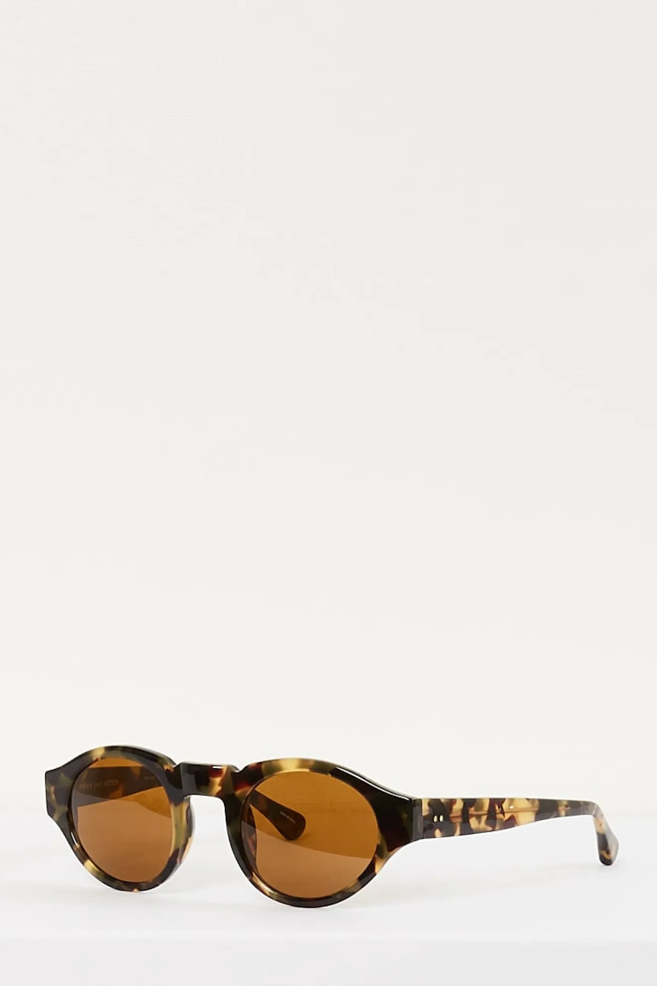 dries_van_noten_dark_tshe_2.webp Dries van Noten dark t-shell sunglasses