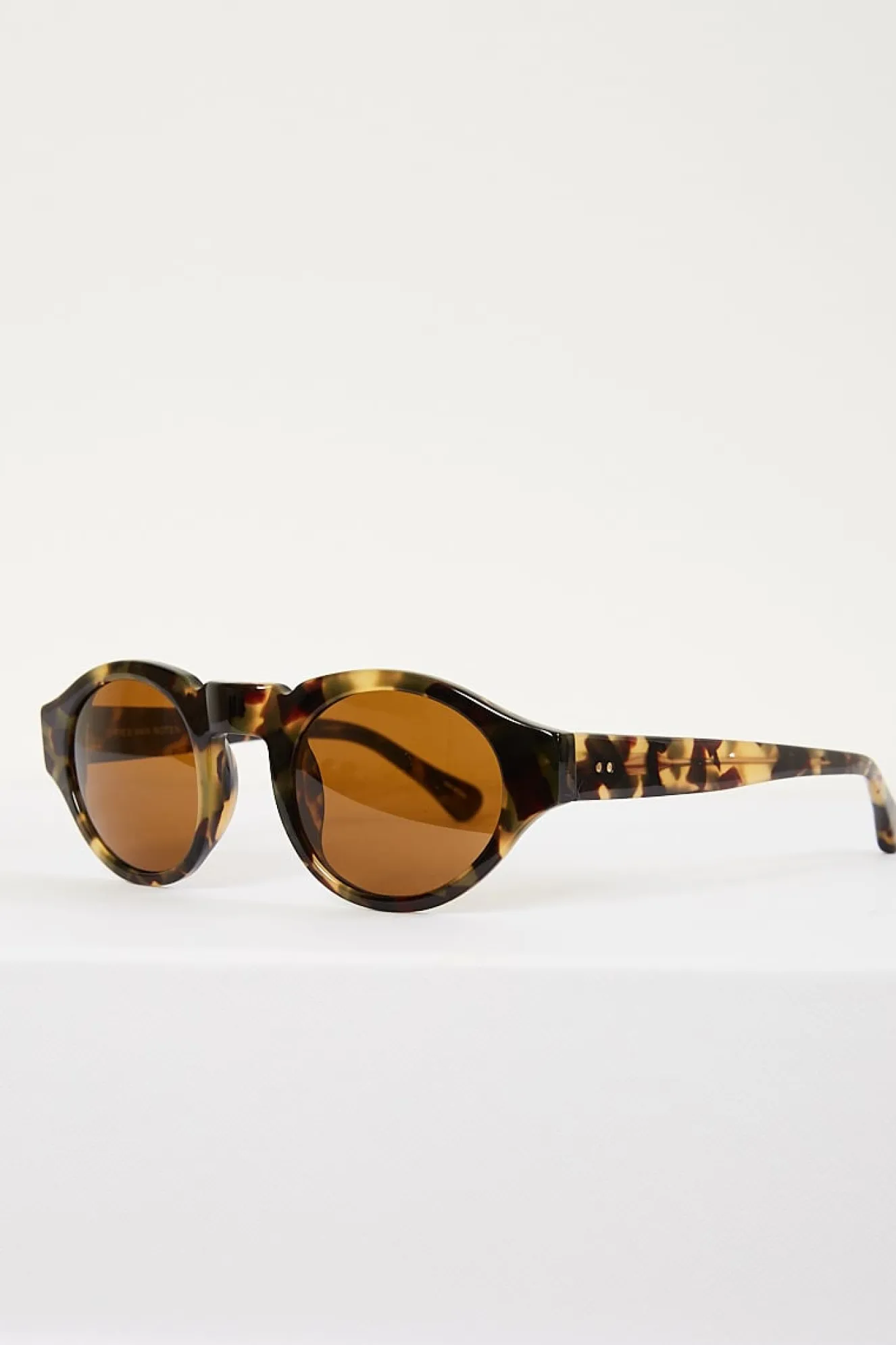 dries_van_noten_dark_tshe_3.webp Dries van Noten dark t-shell sunglasses