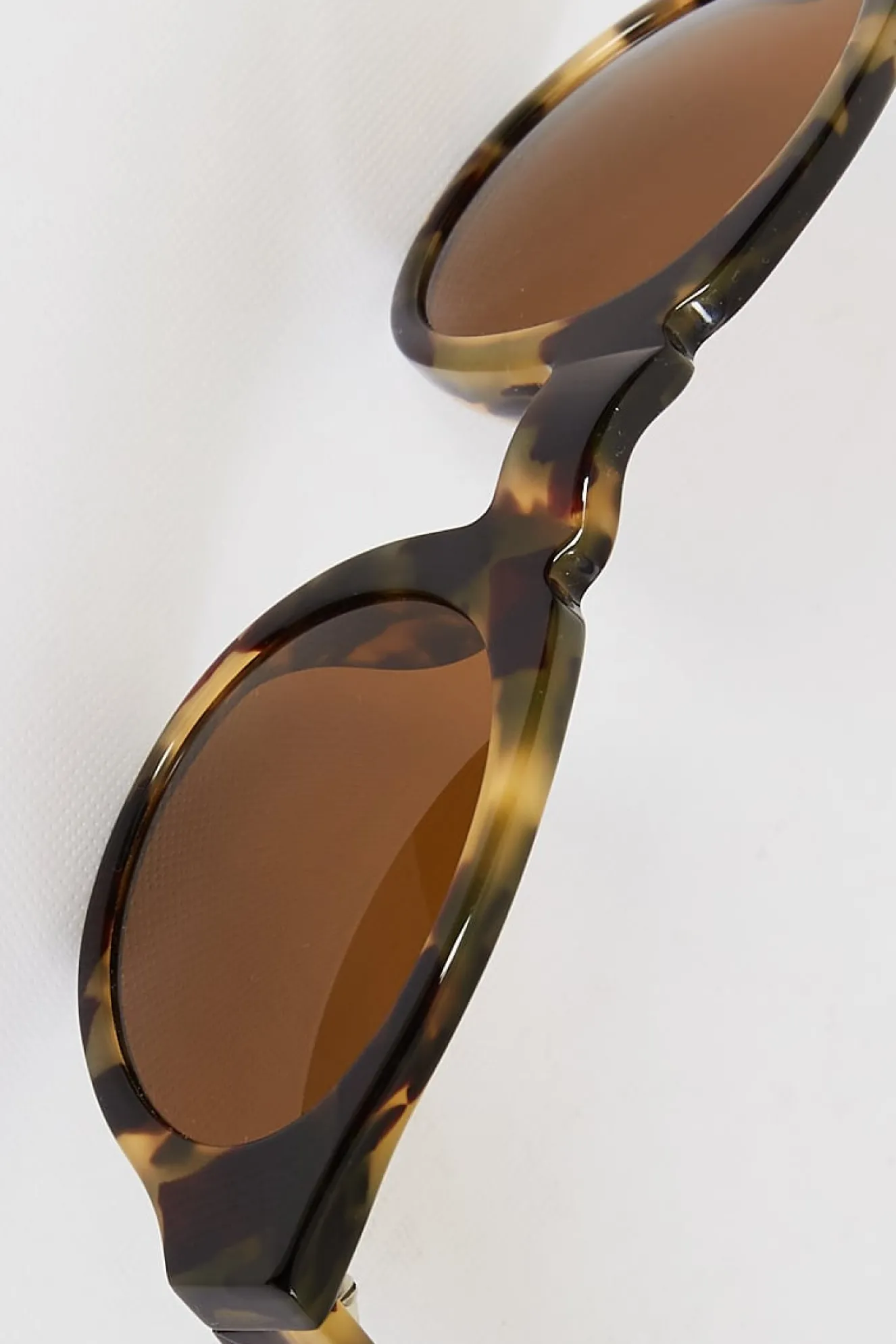 dries_van_noten_dark_tshe_4.webp Dries van Noten dark t-shell sunglasses