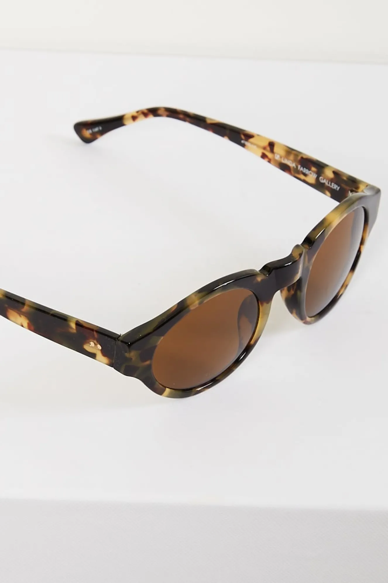 dries_van_noten_dark_tshe_5.webp Dries van Noten dark t-shell sunglasses