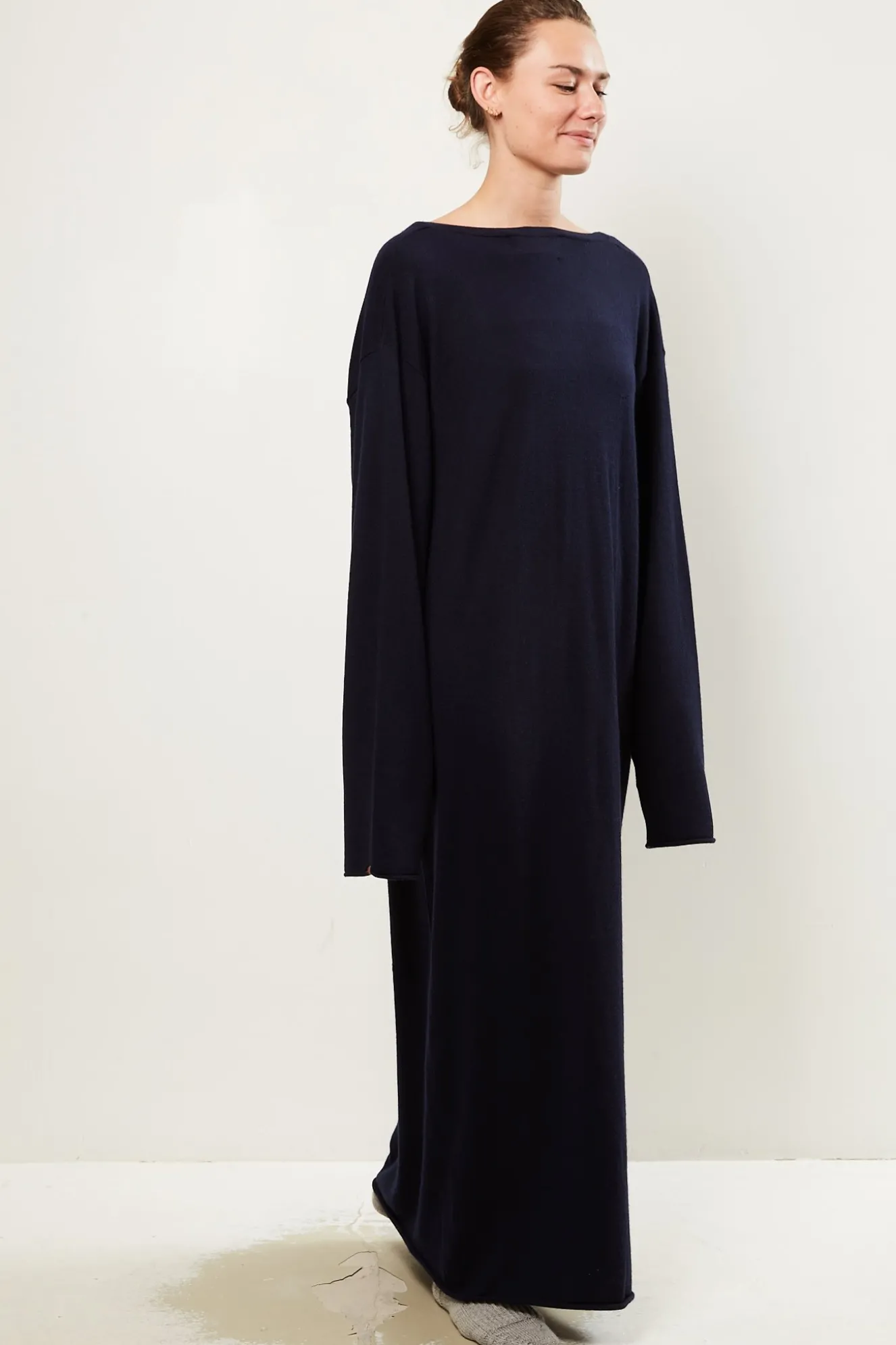 extreme_cashmere_scoop_dr_3.webp Extreme cashmere Scoop dress