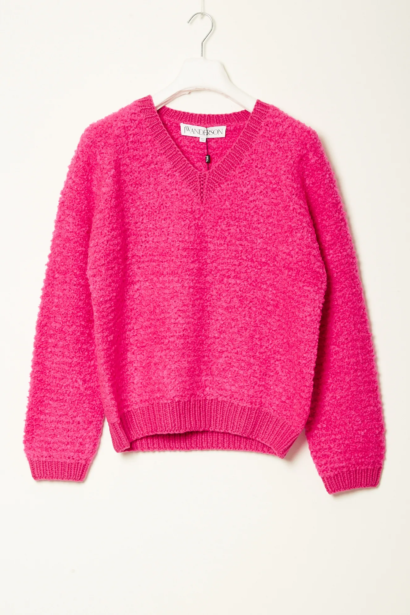 jw_anderson_boucle_v_neck_0.webp JW ANDERSON Boucle V neck jumper