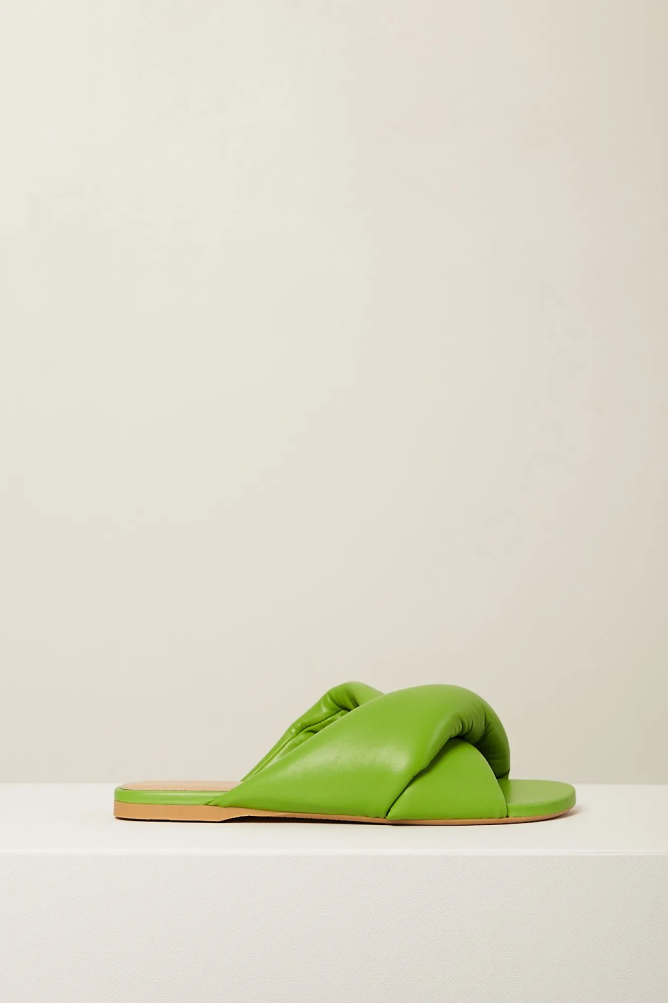 jw_anderson_cargo_slides_0.webp JW ANDERSON 005CARGO slides