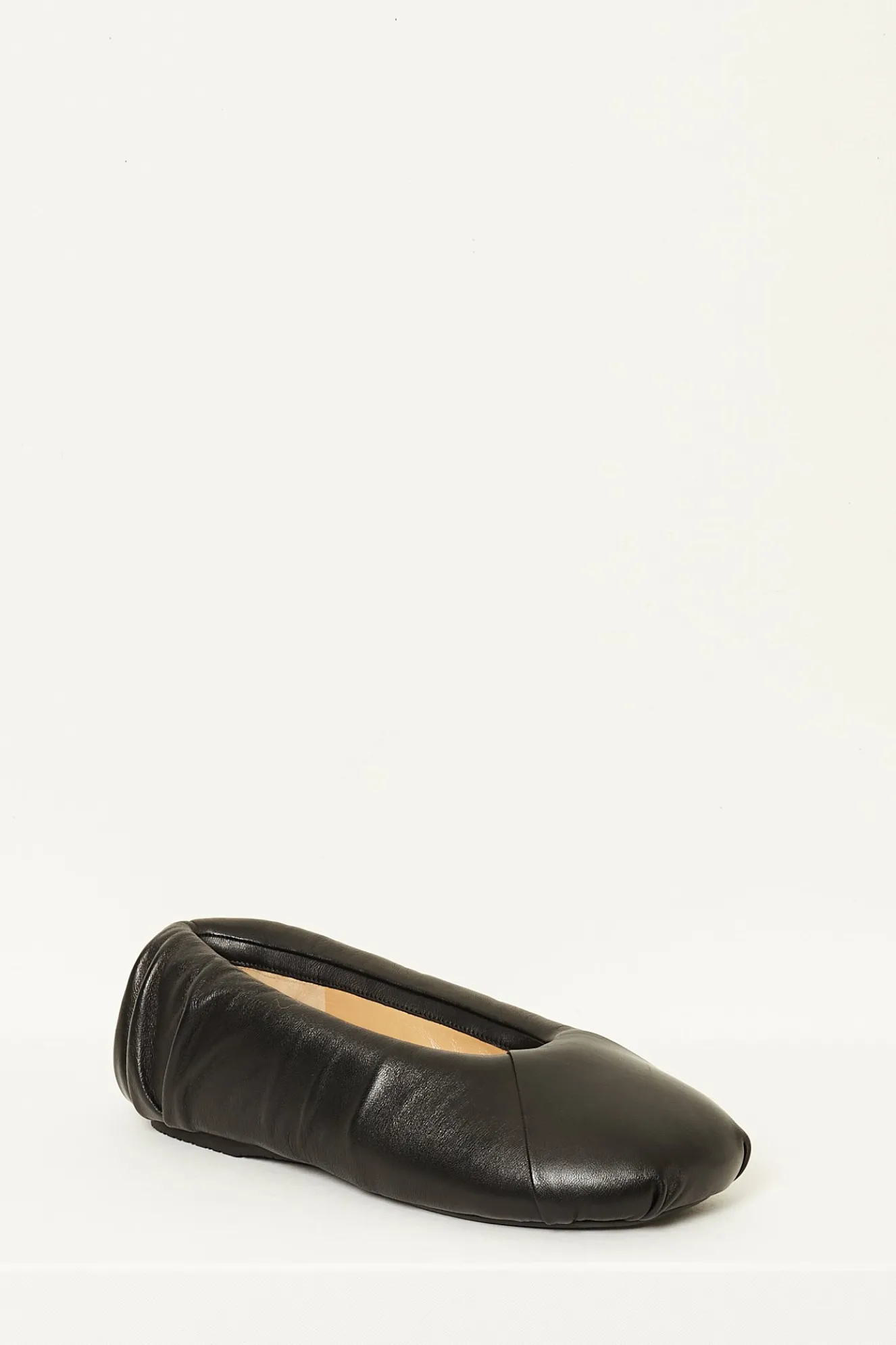 jw_anderson_puffy_balleri_1.webp JW ANDERSON Puffy ballerina