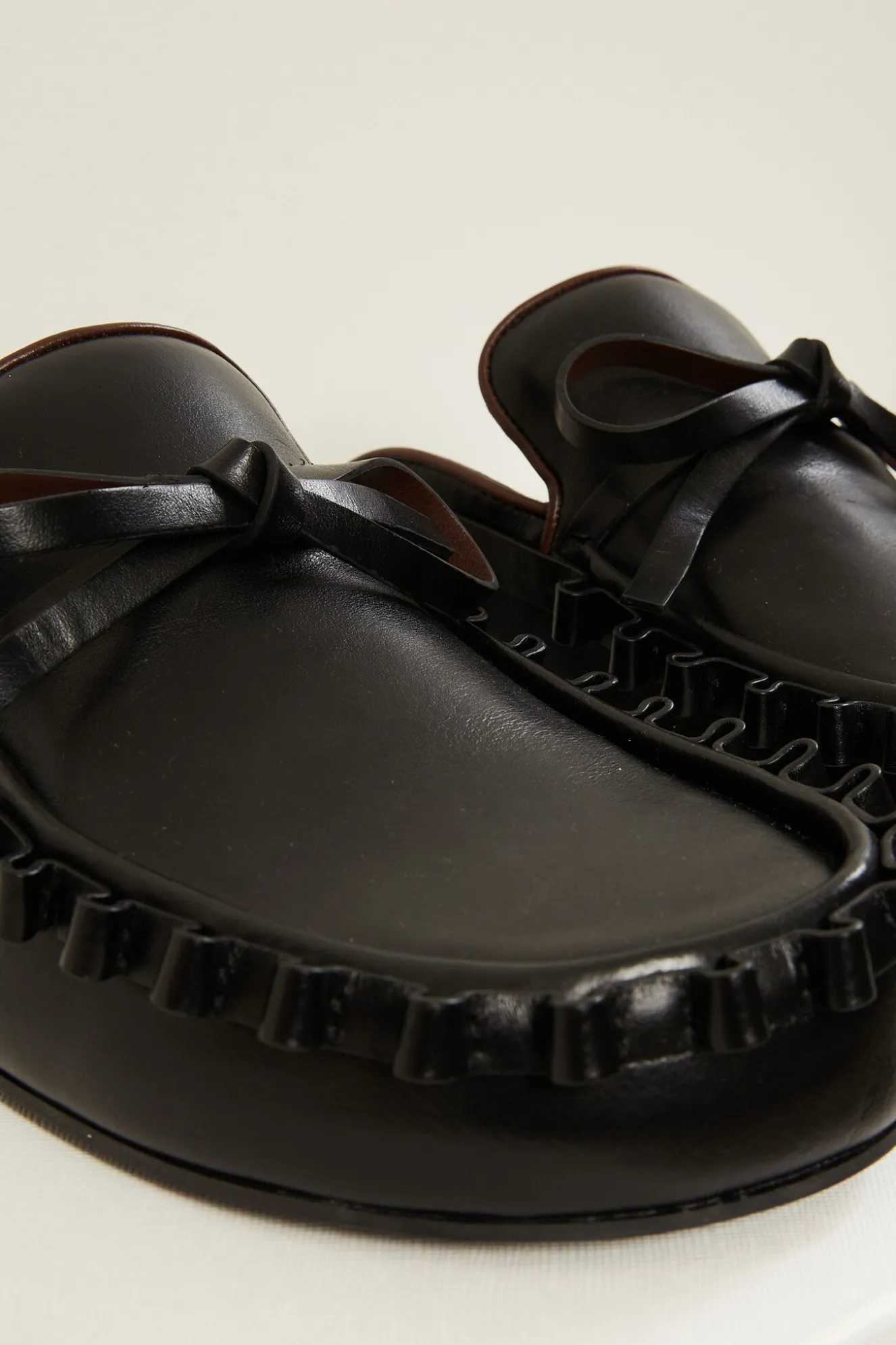 jw_anderson_ruffle_loafer_4.webp JW ANDERSON Ruffle loafer