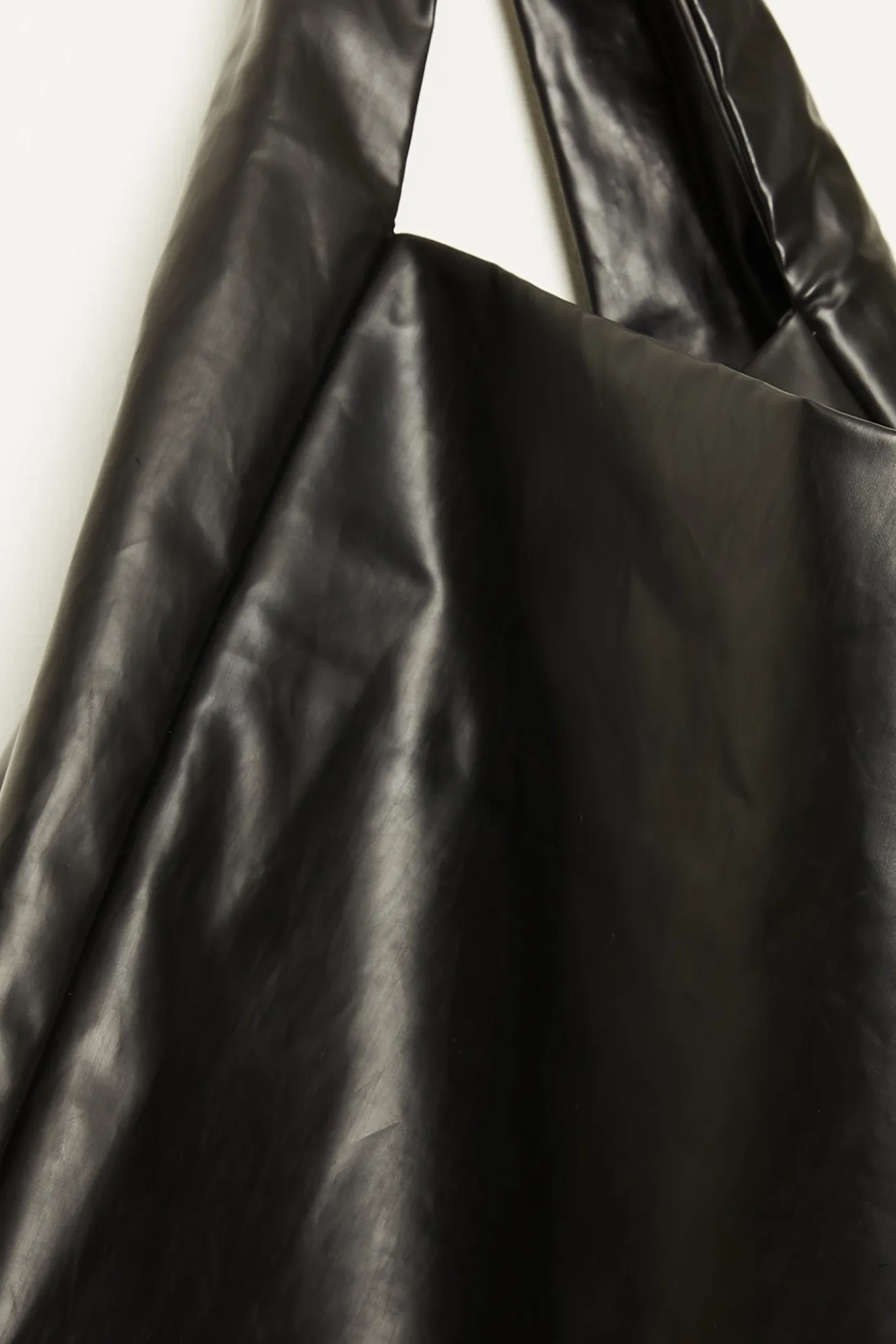kassl_tote_shoulder_oil_1.webp KASSL Tote shoulder oil