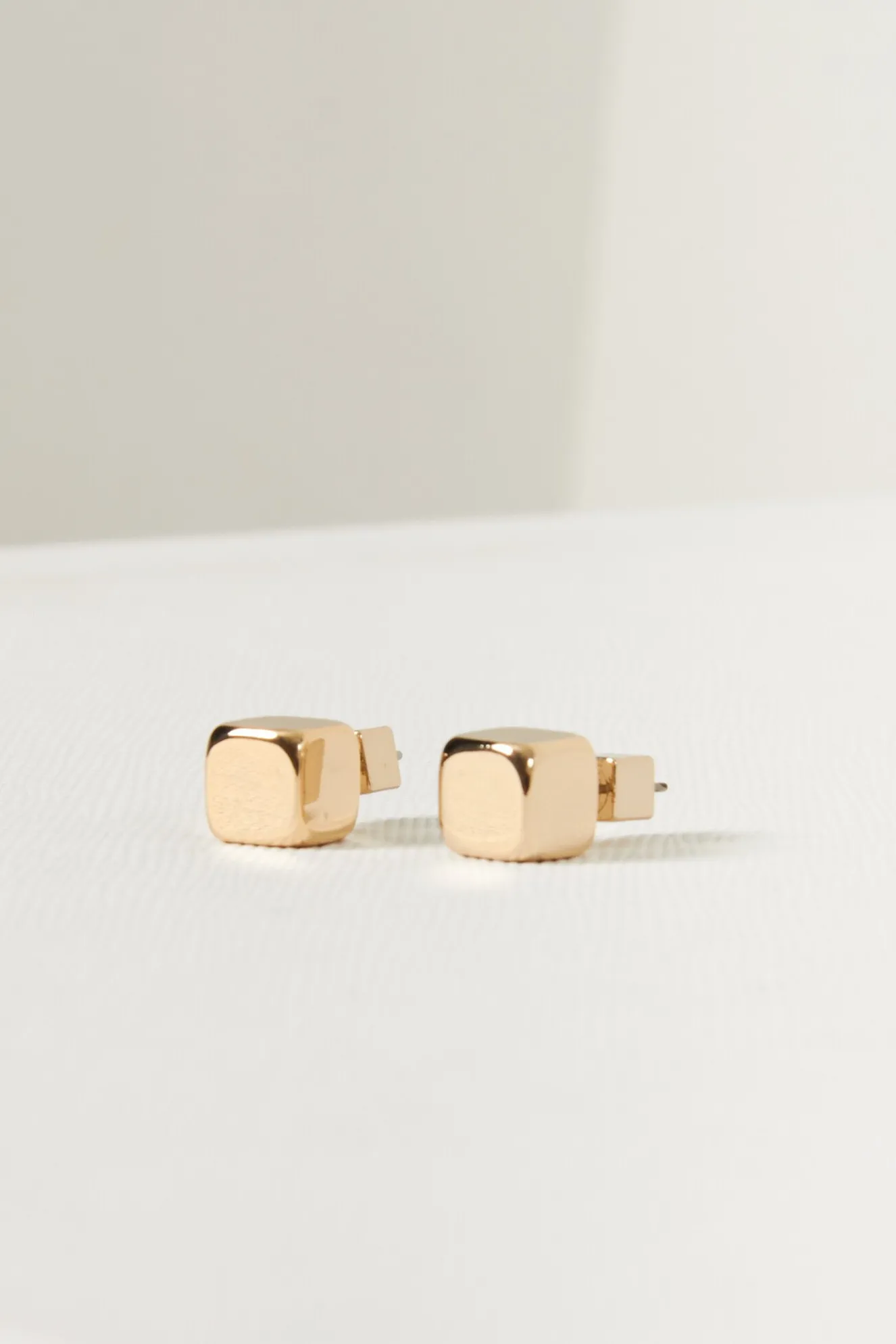 lemaire_abacus_earring_go_0.webp Lemaire Abacus earring gold