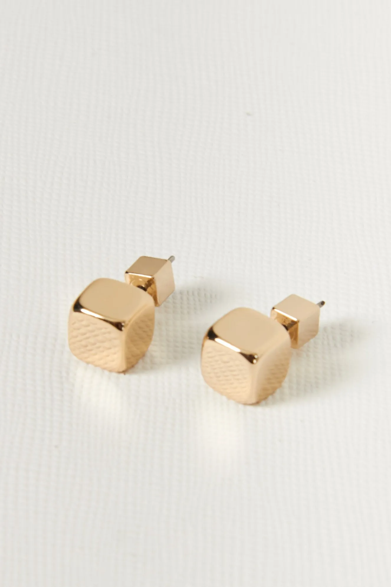 lemaire_abacus_earring_go_1.webp Lemaire Abacus earring gold