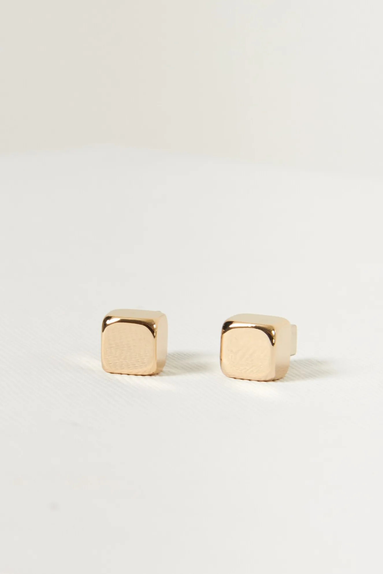 lemaire_abacus_earring_go_2.webp Lemaire Abacus earring gold
