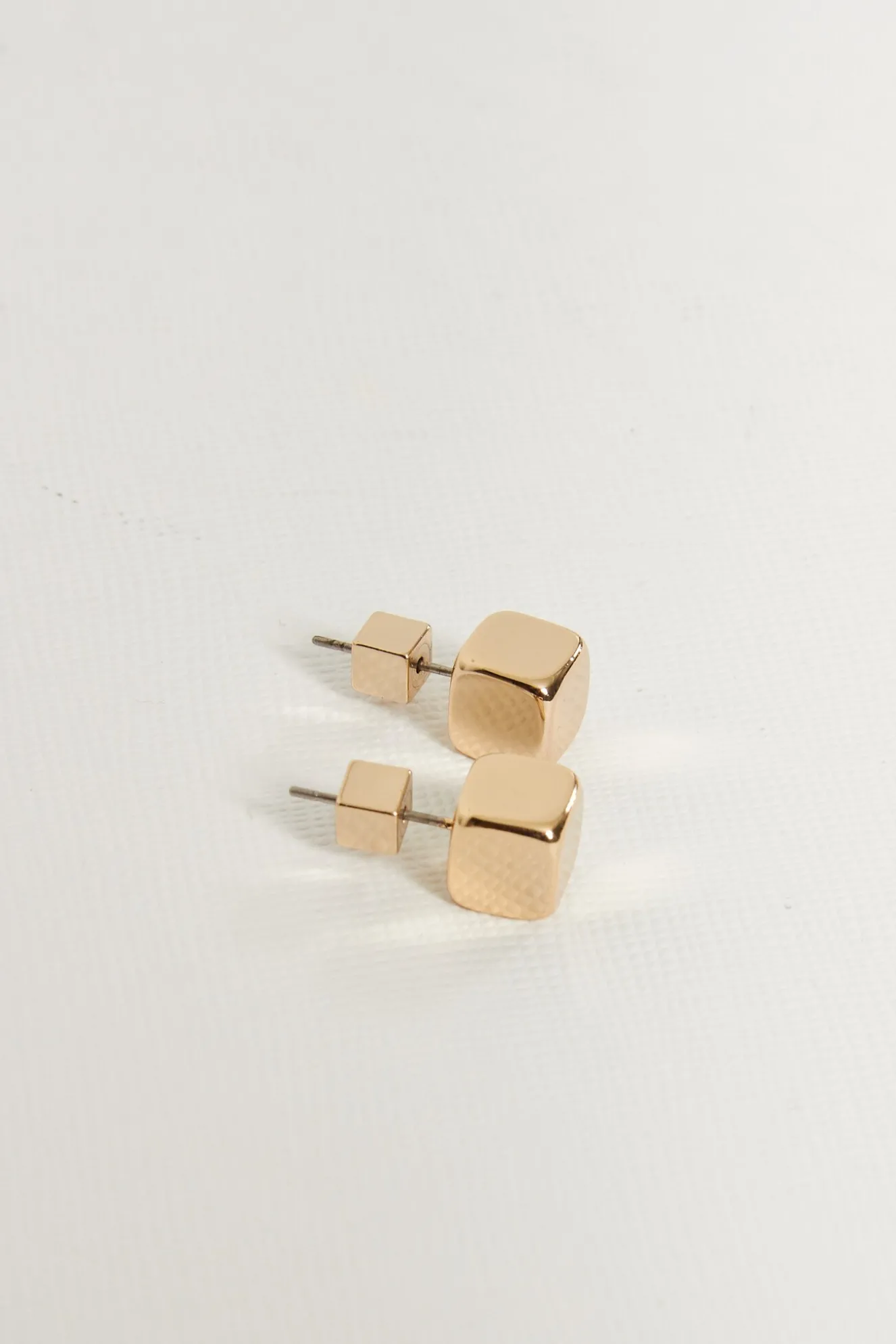 lemaire_abacus_earring_go_4.webp Lemaire Abacus earring gold