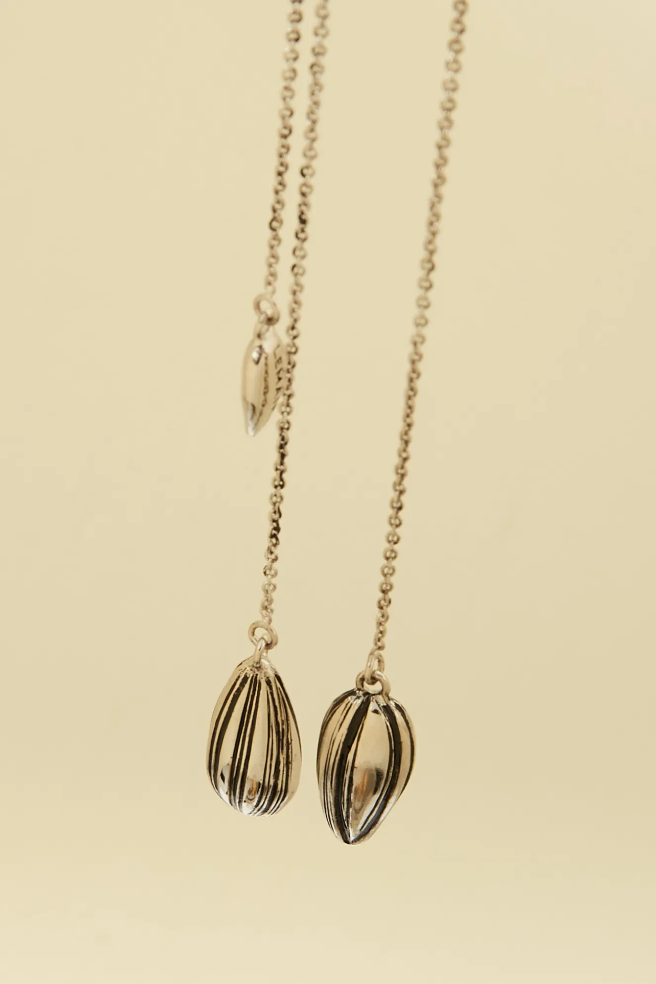 lemaire_asymetric_girasol_1.webp Lemaire Asymetric girasol earrings