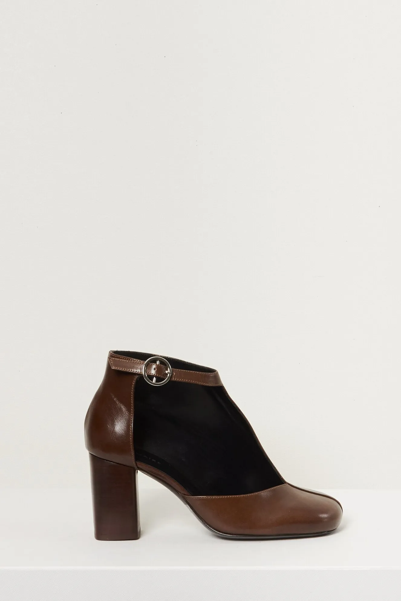 lemaire_cut_out_ankle_boo_0.webp Lemaire Cut out ankle boots