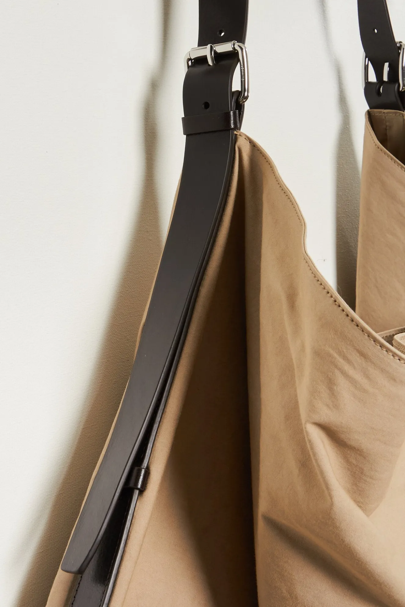 lemaire_flag_hobo_bag_4.webp Lemaire Flag hobo bag