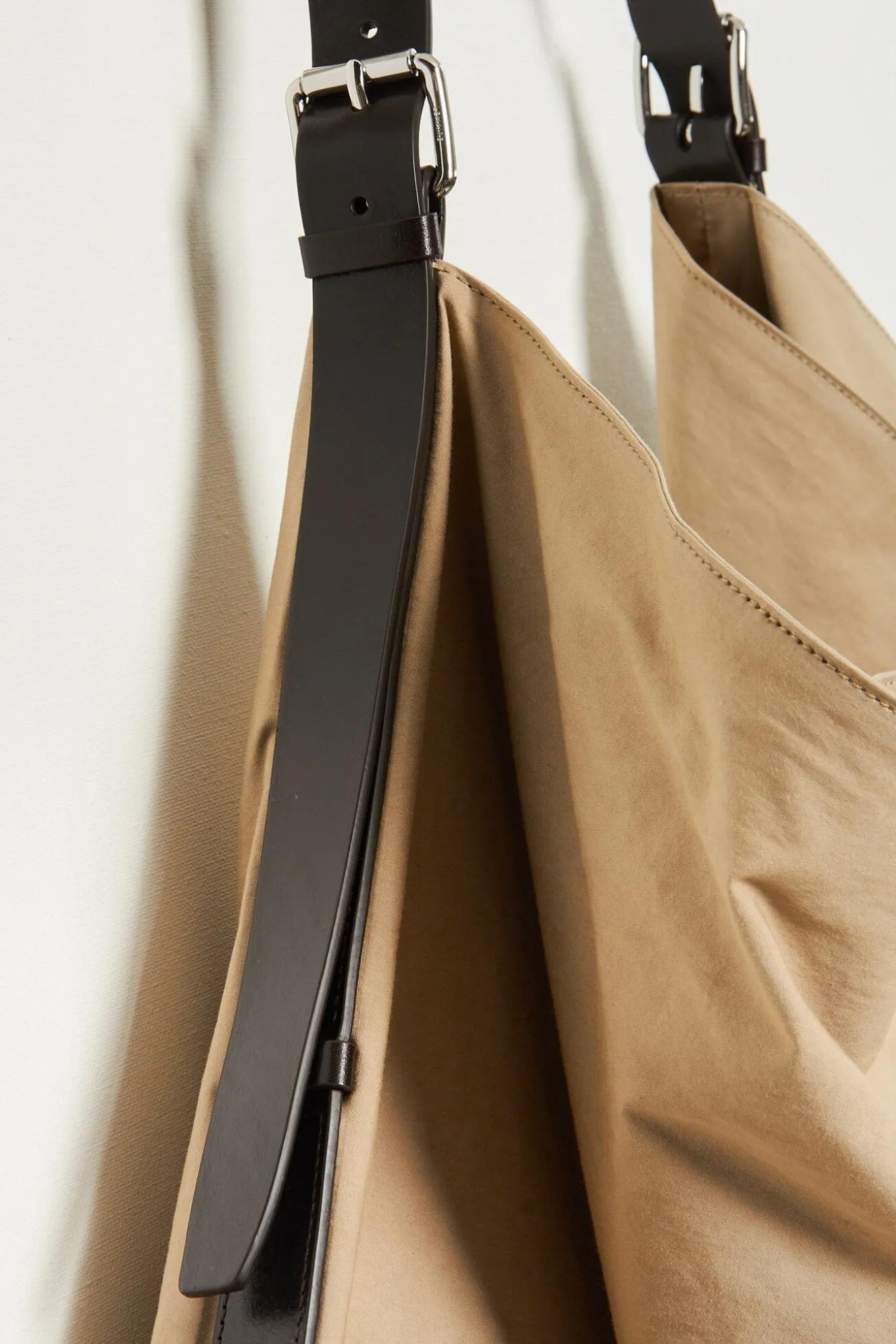 lemaire_flag_hobo_bag_5.webp Lemaire Flag hobo bag