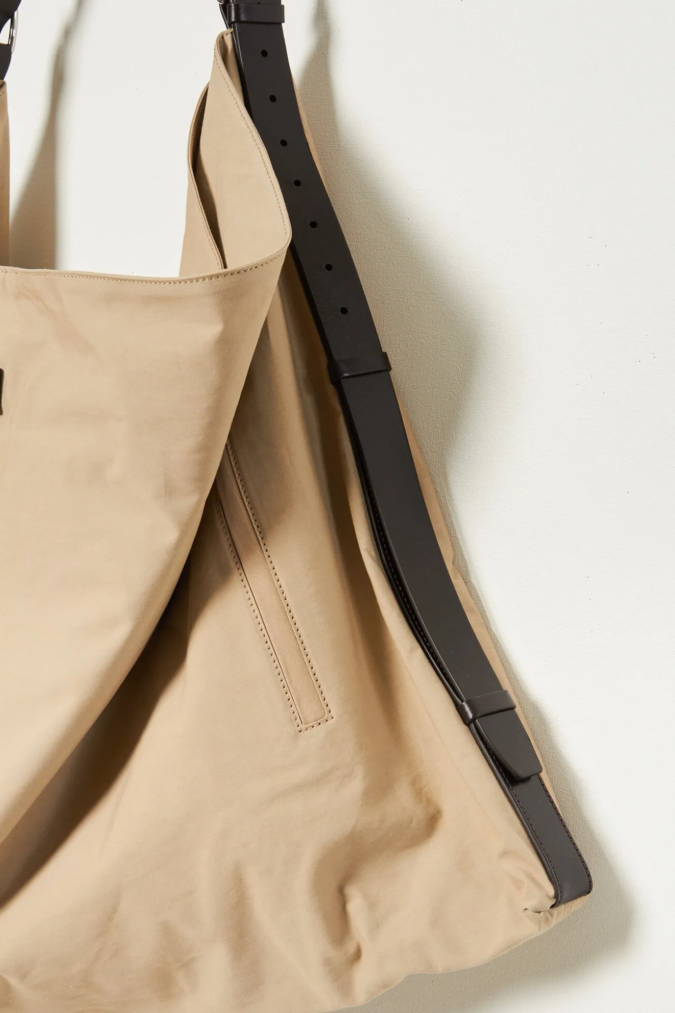 lemaire_flag_hobo_bag_6.webp Lemaire Flag hobo bag