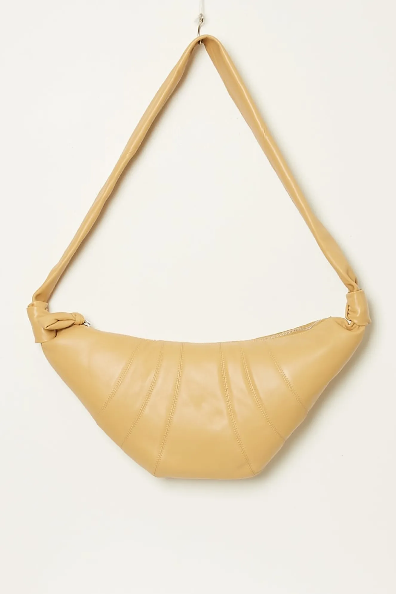 lemaire_medium_croissant__1-2.webp Lemaire Medium croissant bag