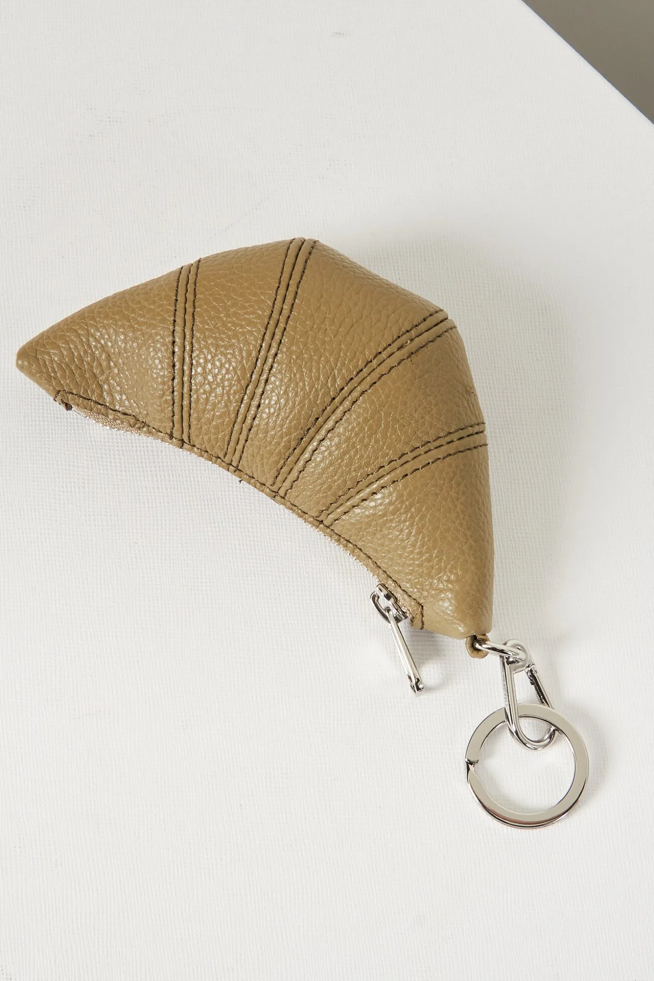 lemaire_mini_croissant_ke_0-1.webp Lemaire Mini croissant keyring