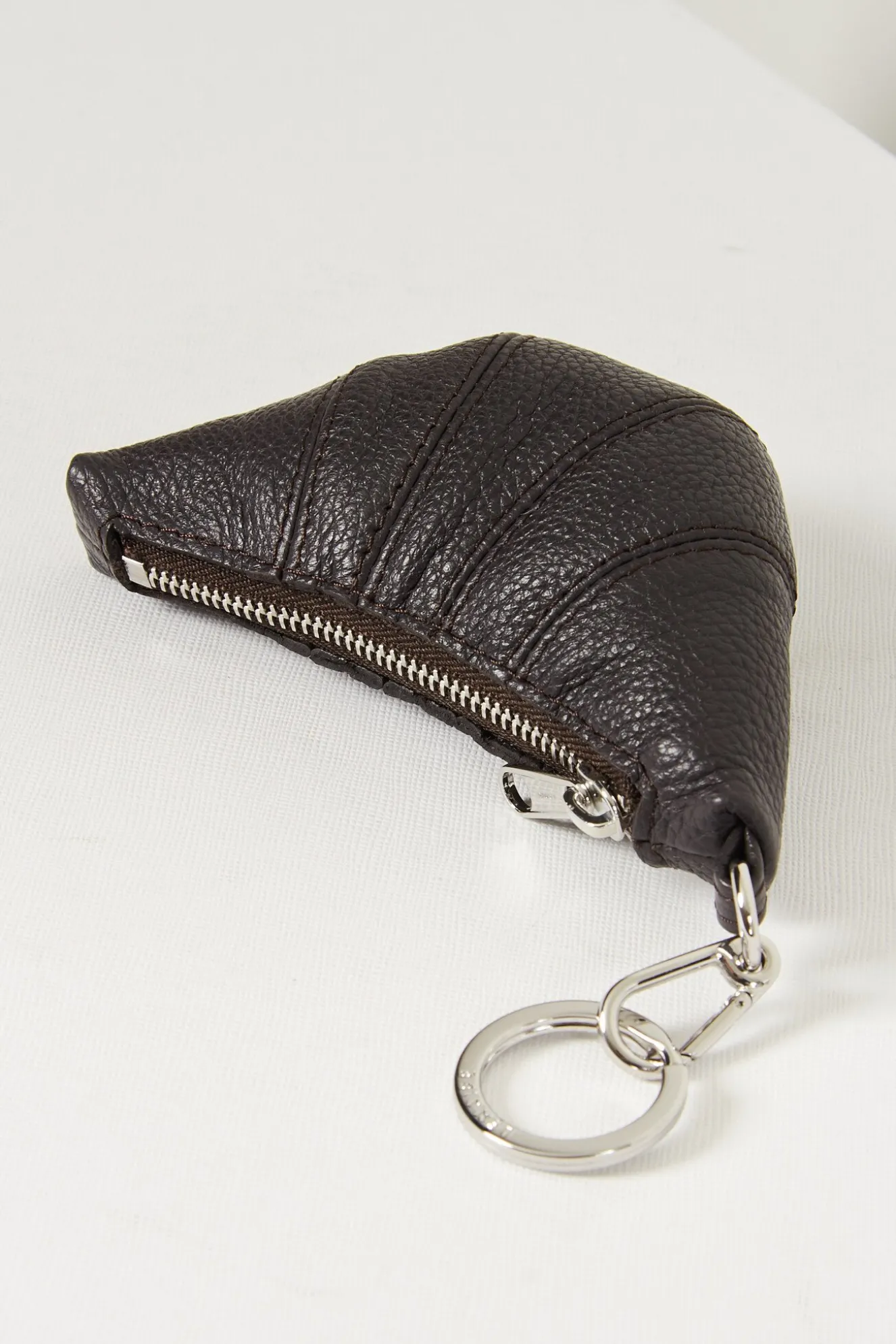 lemaire_mini_croissant_ke_0.webp Lemaire Mini croissant keyring