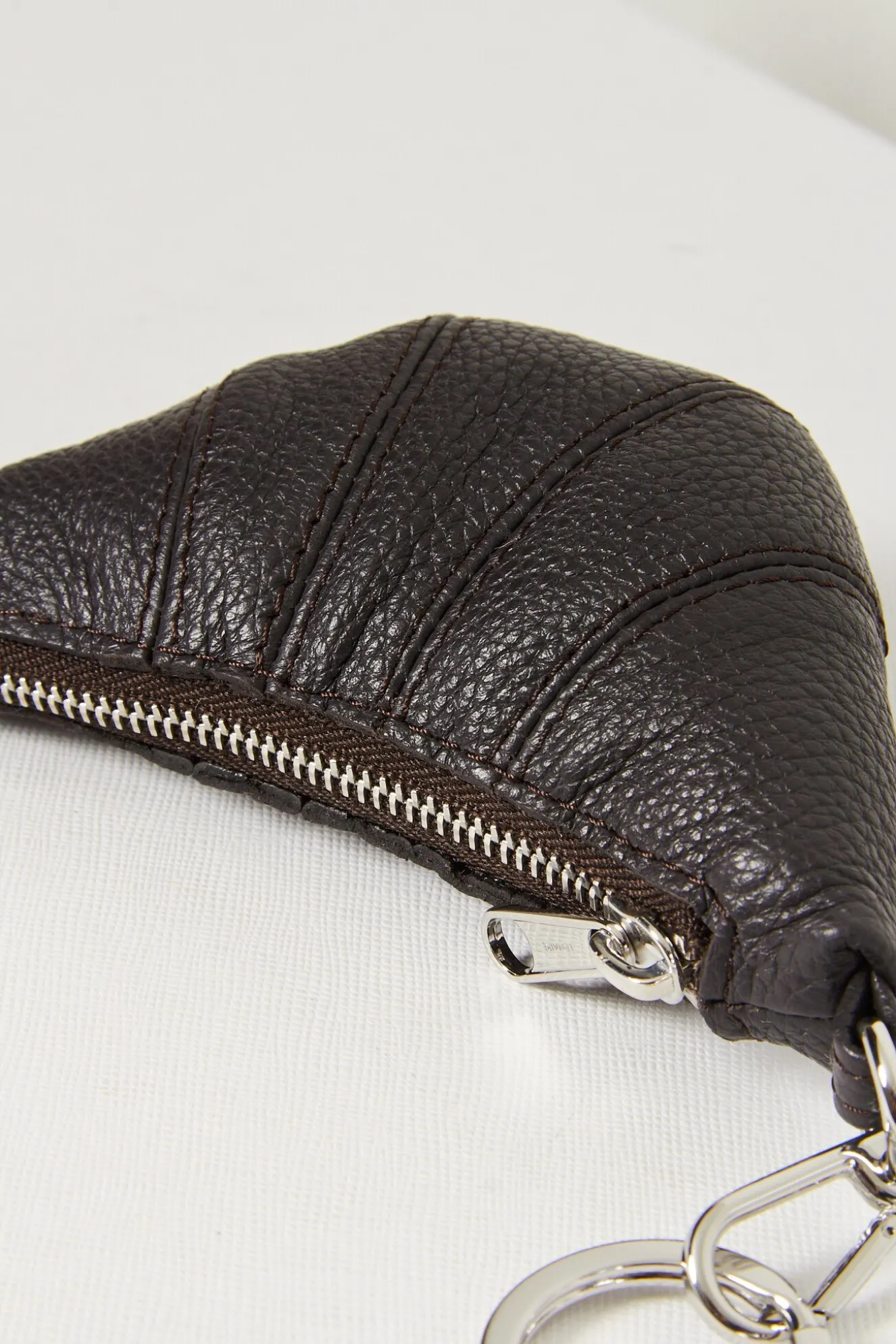 lemaire_mini_croissant_ke_3.webp Lemaire Mini croissant keyring