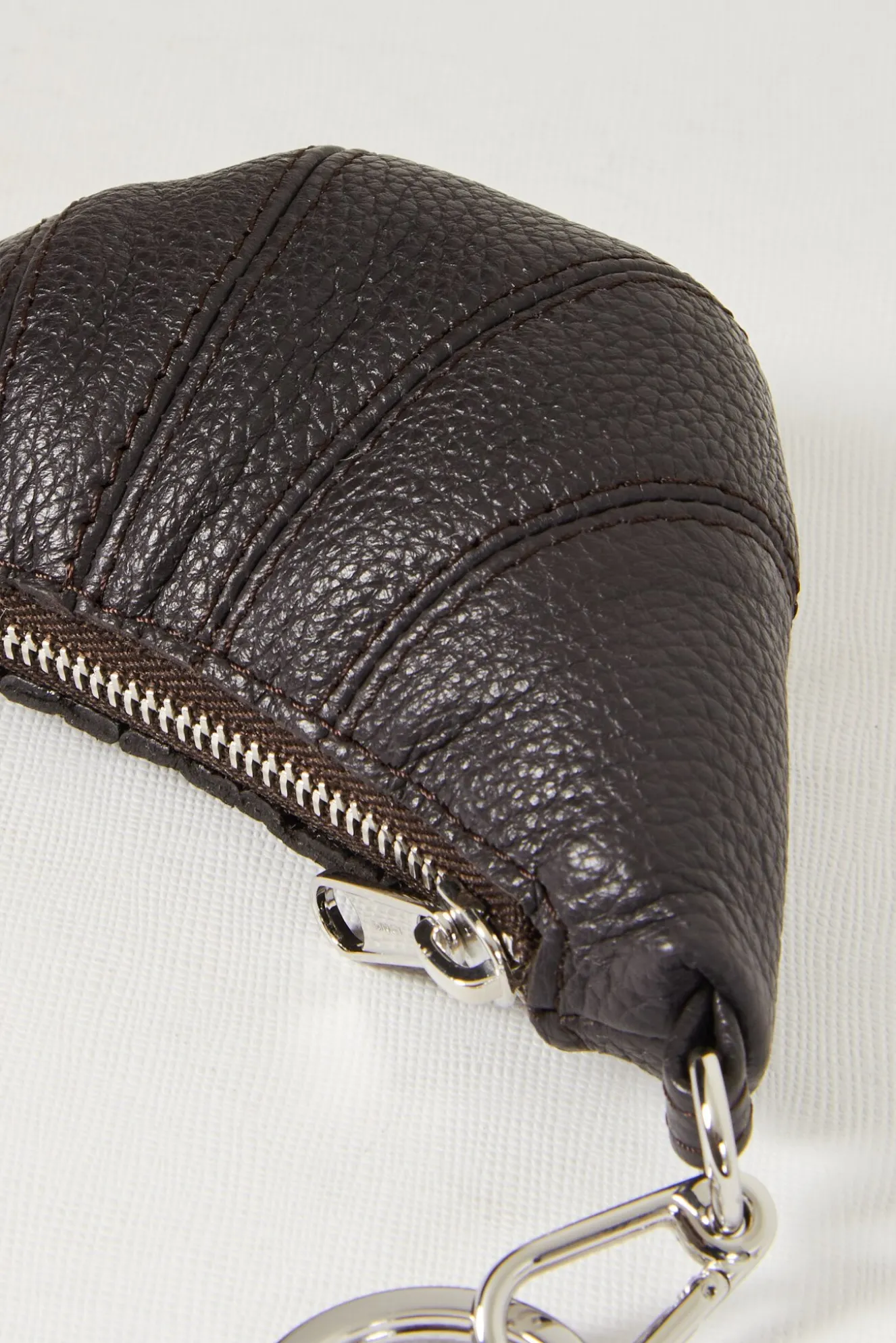 lemaire_mini_croissant_ke_4.webp Lemaire Mini croissant keyring