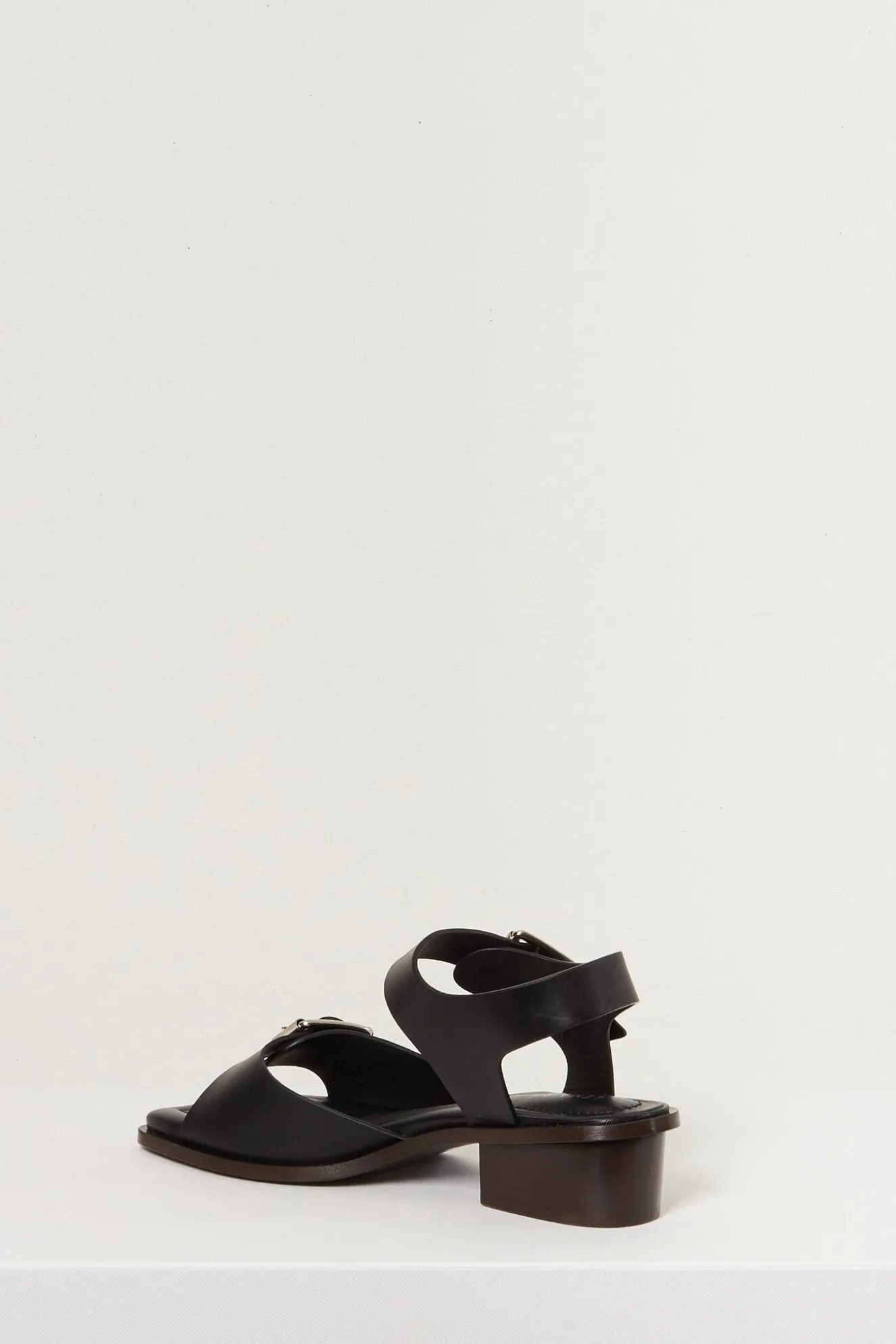 lemaire_square_heeled_san_2.webp Lemaire Square heeled sandals 35