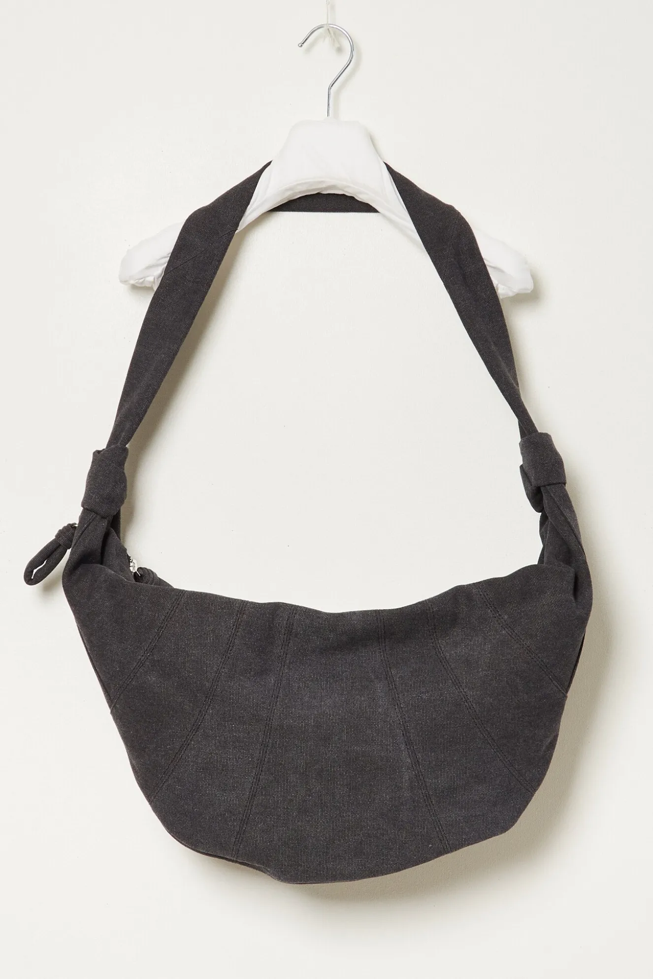 lemaire_xl_croissant_bag_0.webp Lemaire XL croissant bag