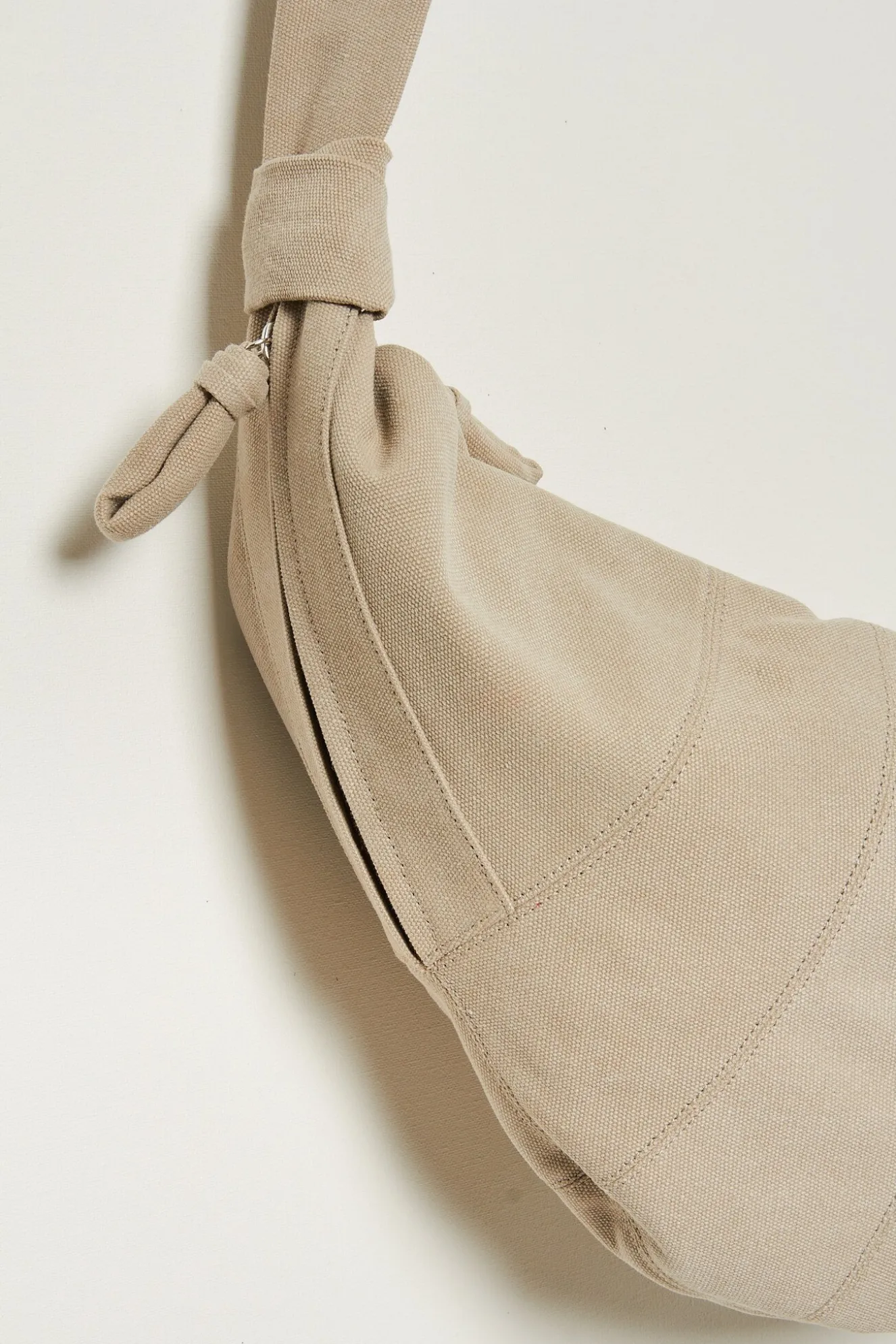 lemaire_xl_croissant_bag_4-1.webp Lemaire XL croissant bag