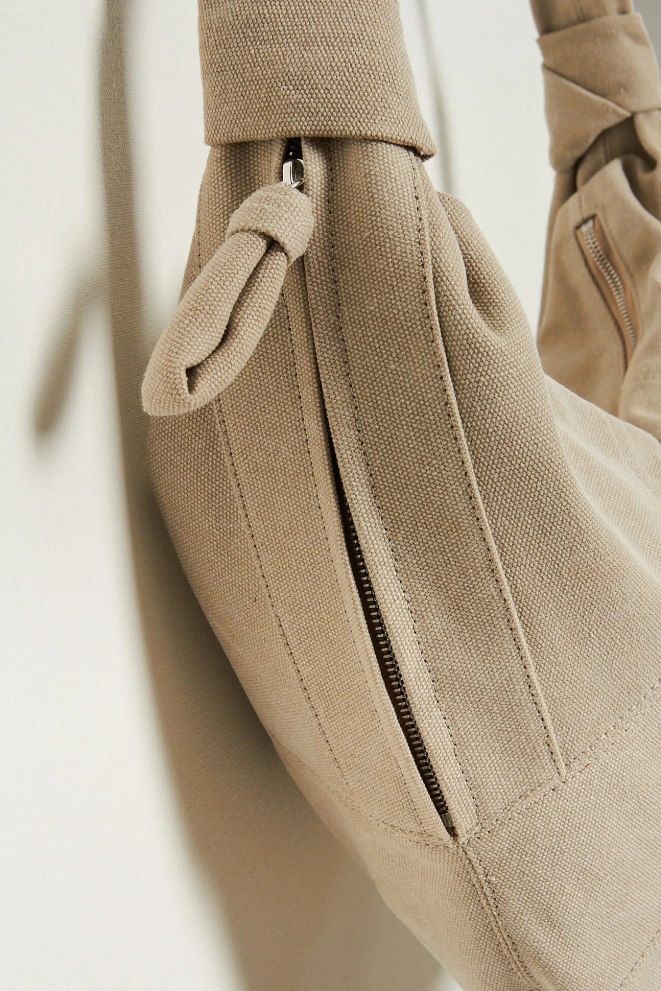 lemaire_xl_croissant_bag_6.webp Lemaire XL croissant bag