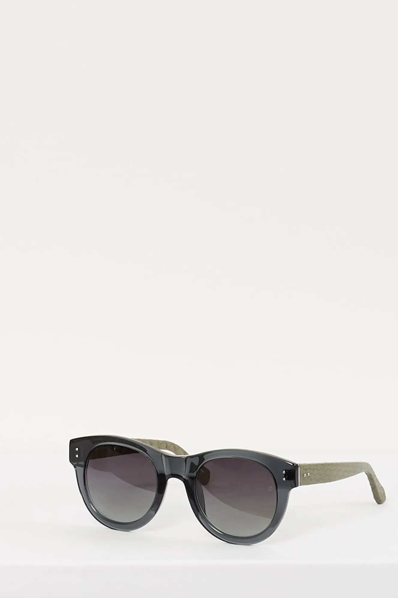 linda_farrow_gold_horn_ac_2.webp Linda Farrow gold horn acetate frame green lens sunglasses