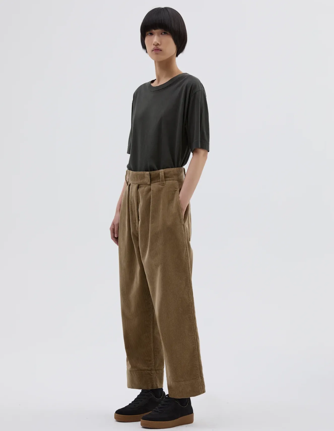 margaret_howell_mhl_pleat_2.webp Margaret Howell MHL pleated crop trousers