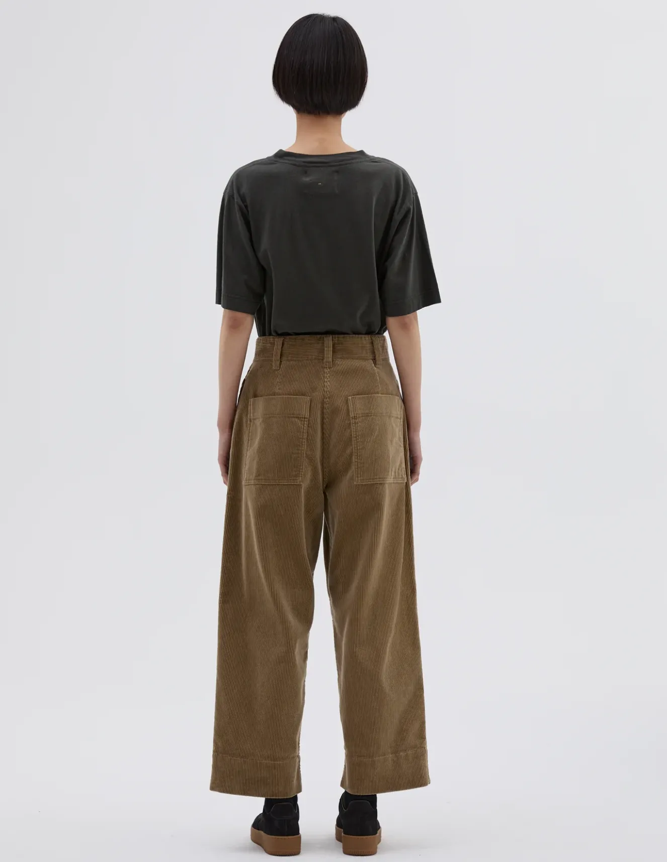 margaret_howell_mhl_pleat_3.webp Margaret Howell MHL pleated crop trousers