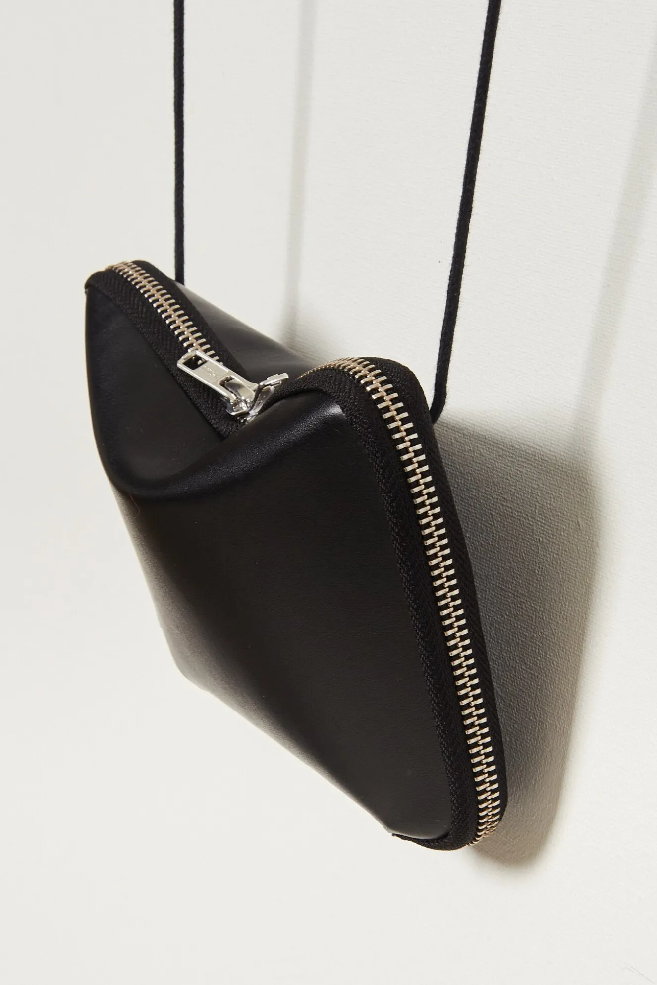 maria_jobse__dented_walle_0-2.webp Maria Jobse 0038 Dented wallet