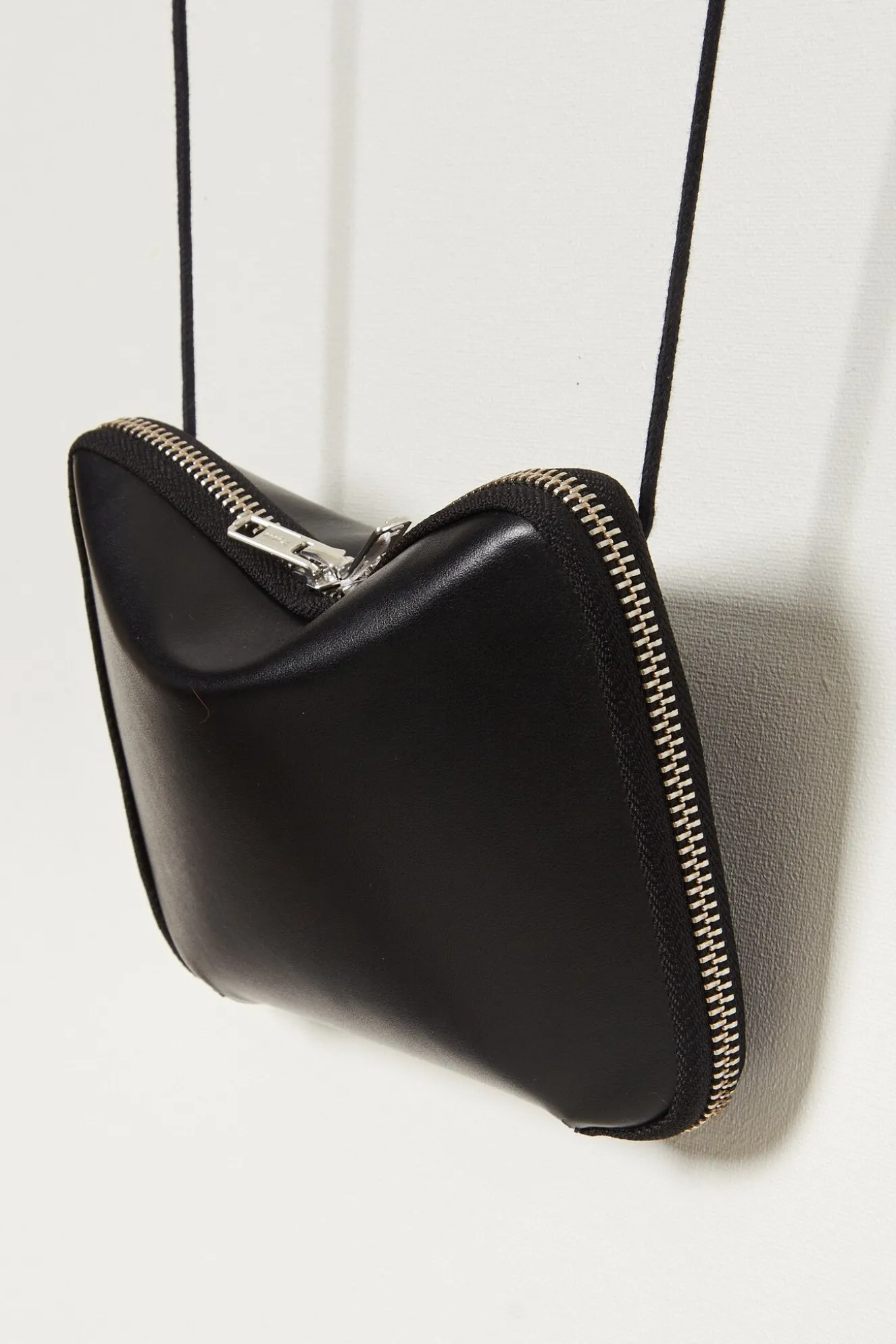 maria_jobse__dented_walle_1-2.webp Maria Jobse 0038 Dented wallet