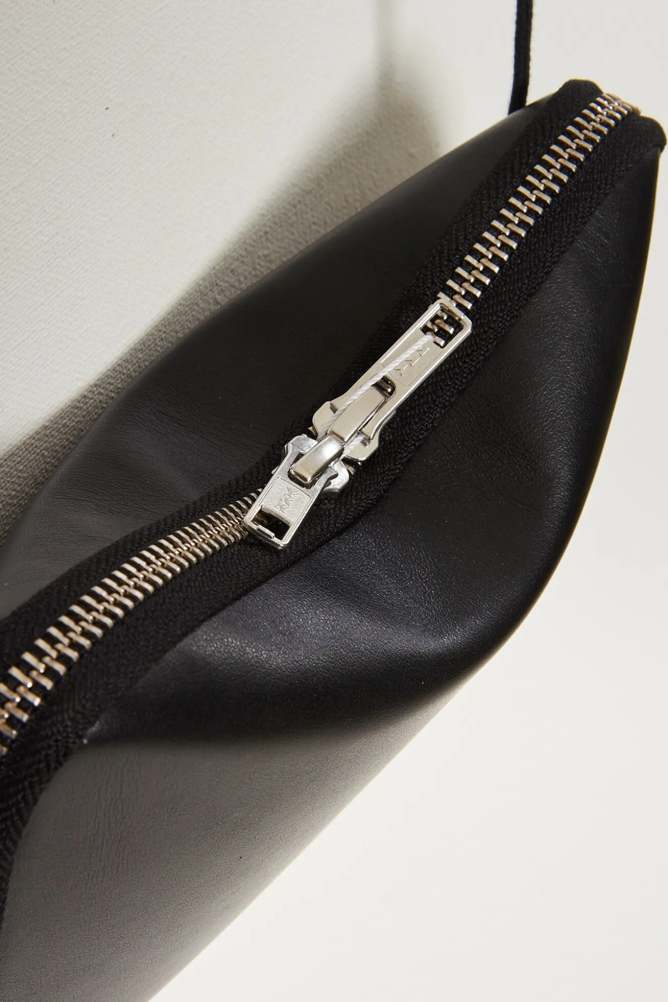 maria_jobse__dented_walle_5-2.webp Maria Jobse 0038 Dented wallet