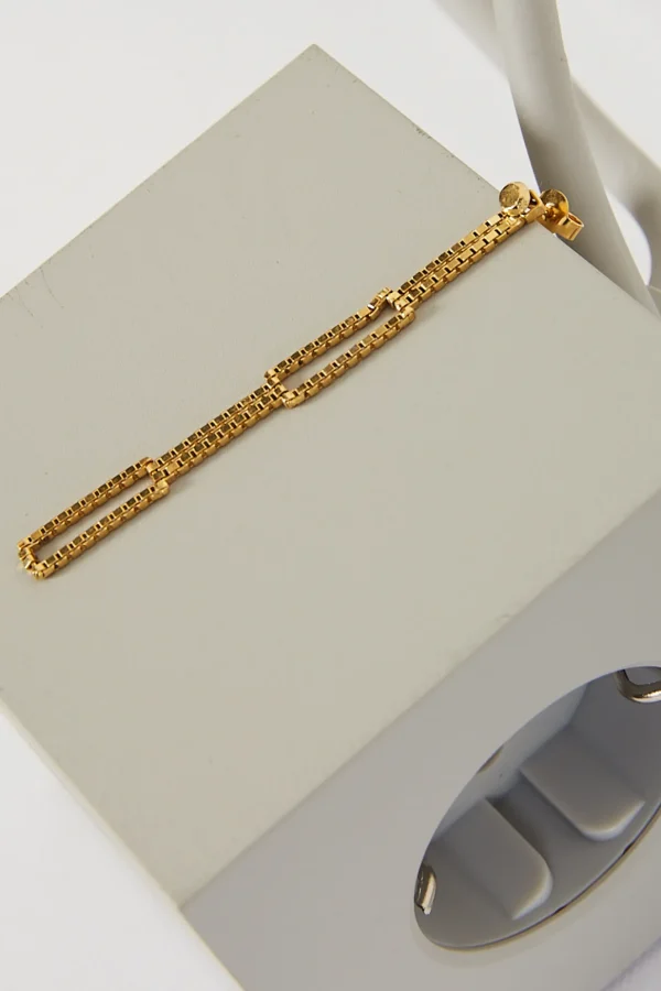 Martine Viergever Square Deal earring single