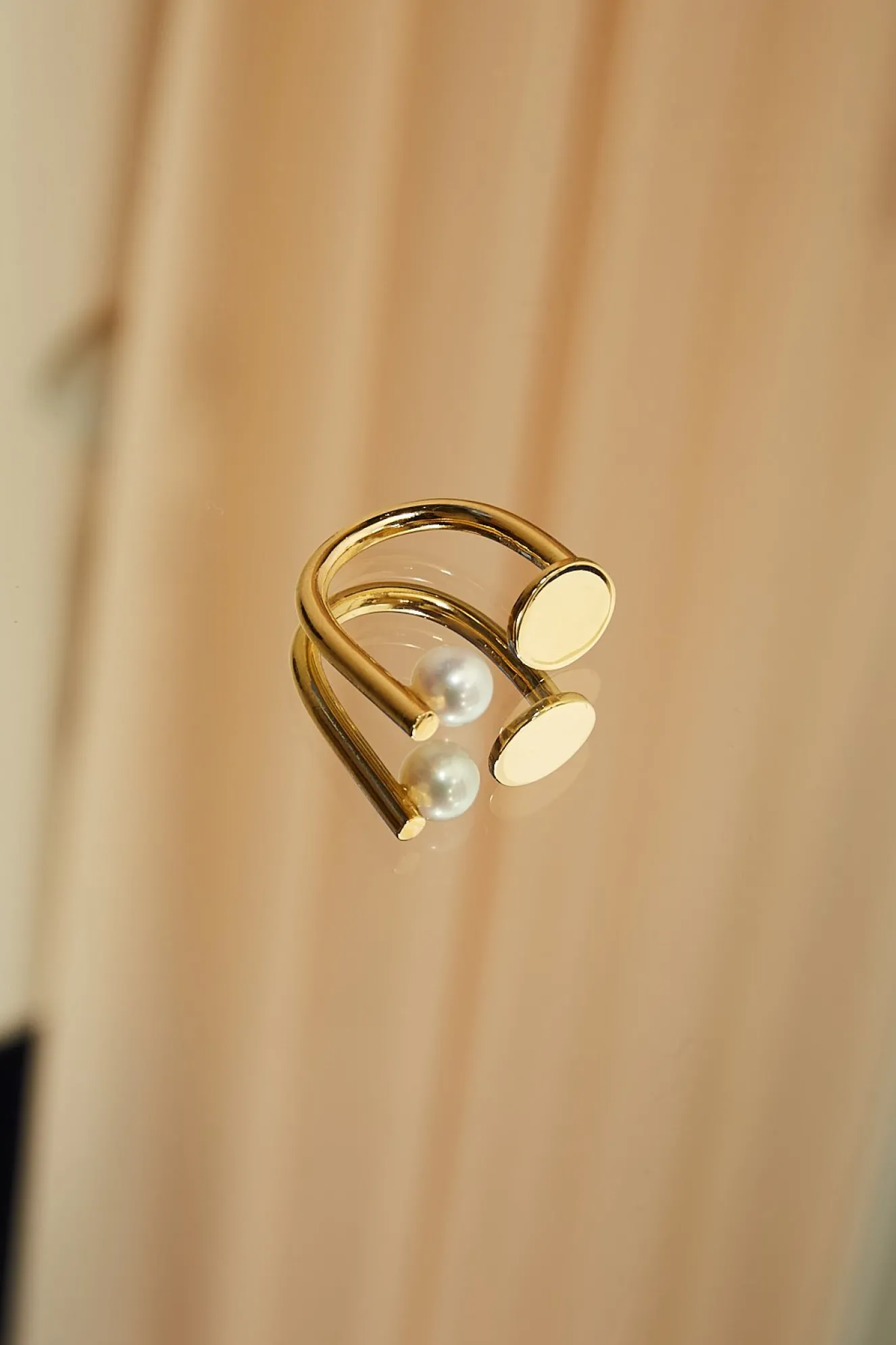 studio_collect_discus_rin_2.webp Studio Collect Discus ring with pearl