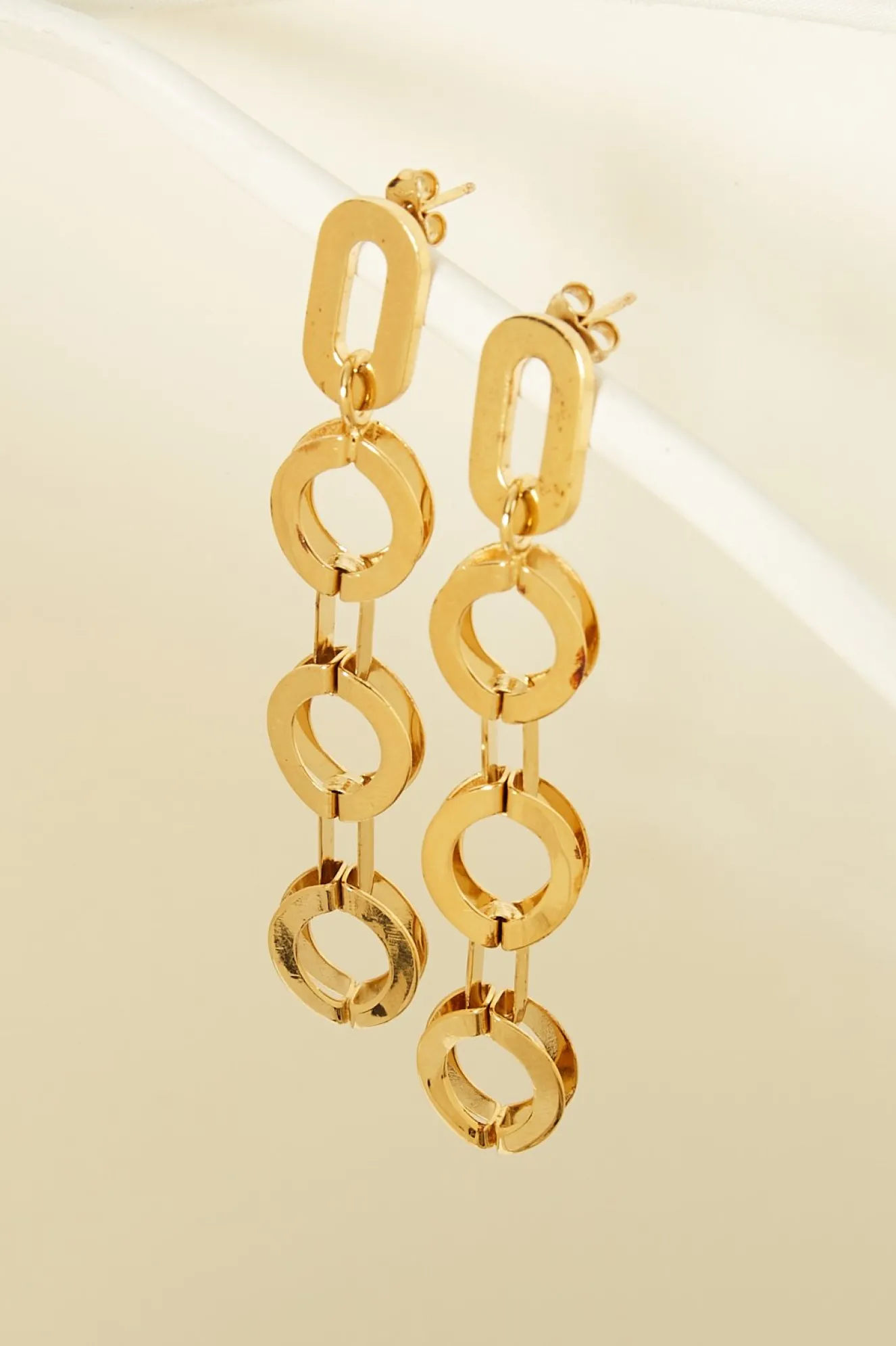 studio_collect_wavy_state_0.webp Studio Collect Wavy statement earrings