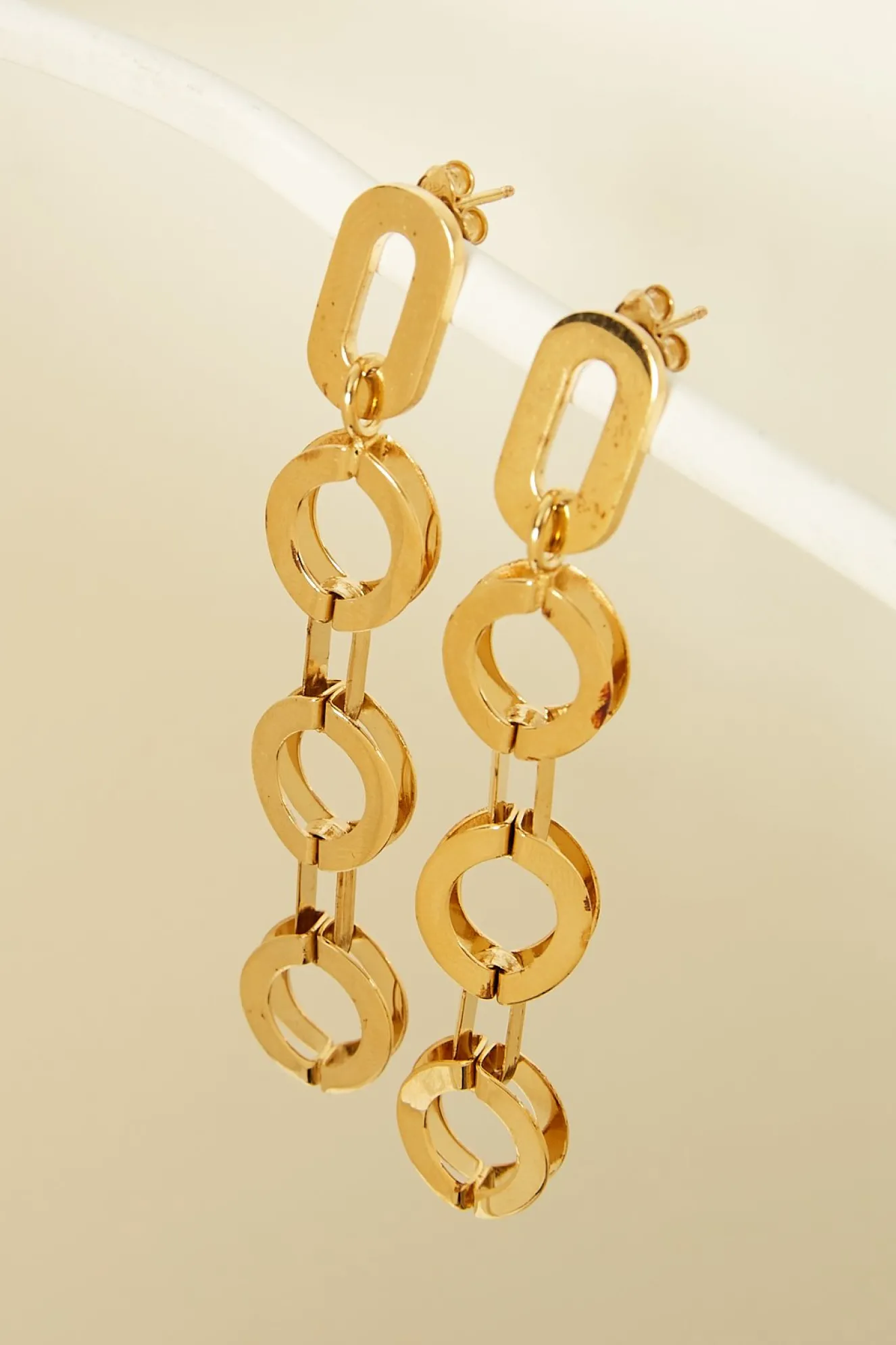 studio_collect_wavy_state_2.webp Studio Collect Wavy statement earrings