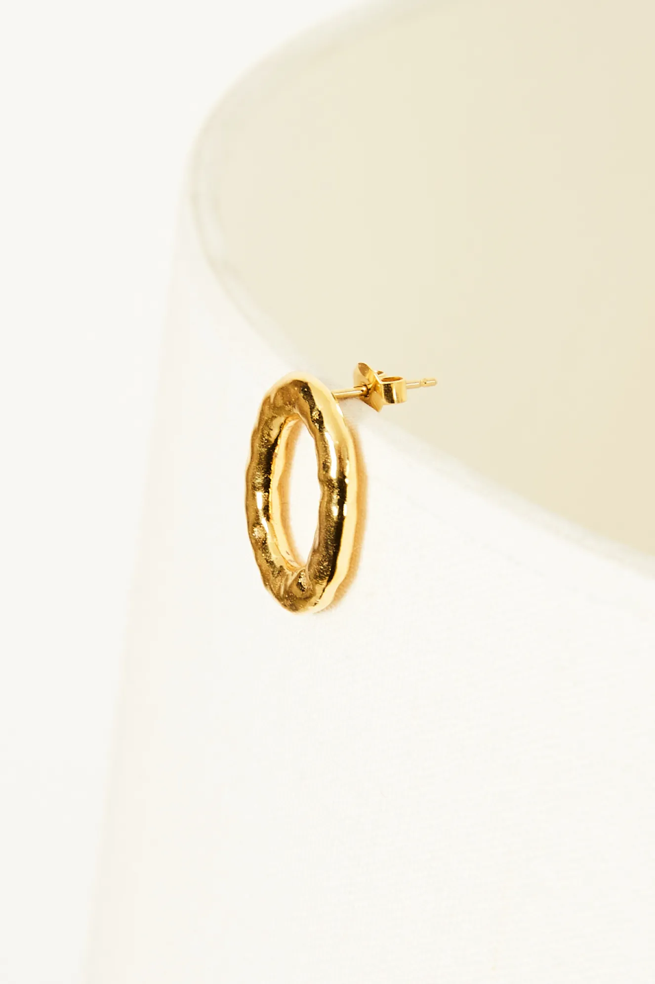 the_boyscouts_earring_ver_1.webp The Boyscouts Earring Verge Round Gold single